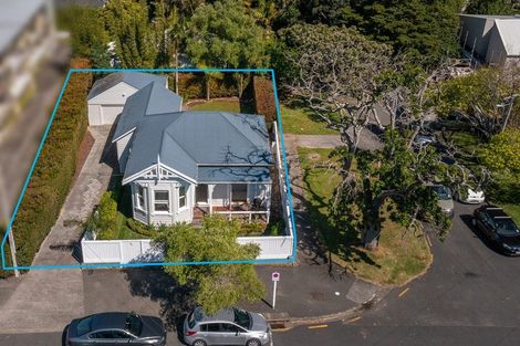 Photo of property in 95 Vauxhall Road, Devonport, Auckland, 0624