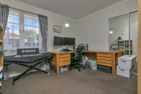 Photo of property in 16 Alma Street, Te Atatu South, Auckland, 0610