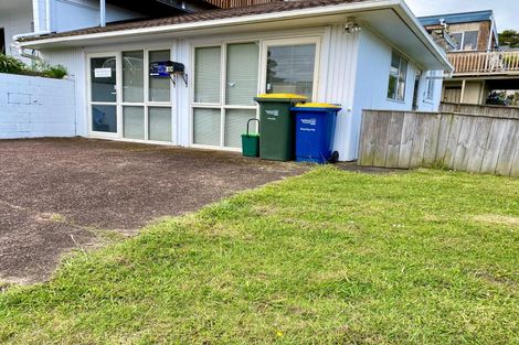 Photo of property in 451 Glenfield Road, Glenfield, Auckland, 0629