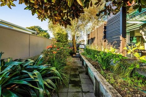 Photo of property in 208 Powderham Street, New Plymouth, 4310