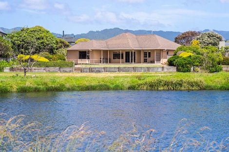 Photo of property in 11 Marewa Place, Waikanae Beach, Waikanae, 5036