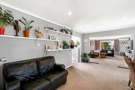 Photo of property in 58 Tiroroa Avenue, Te Atatu South, Auckland, 0610