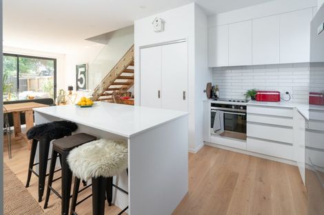 Photo of property in 16b Inglis Street, Seatoun, Wellington, 6022