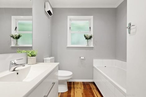 Photo of property in 34 Sheridan Terrace, Johnsonville, Wellington, 6037