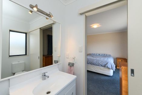 Photo of property in 5 Daniel Place, Kelvin Grove, Palmerston North, 4414