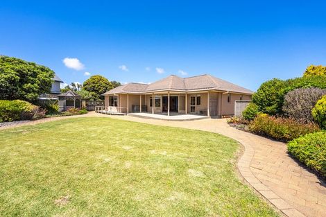 Photo of property in 11 Marewa Place, Waikanae Beach, Waikanae, 5036