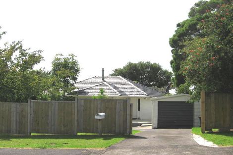 Photo of property in 1 Porter Avenue, Te Atatu South, Auckland, 0610