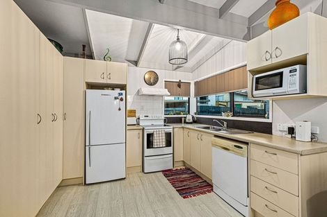 Photo of property in 12 Peterhouse Place, West Harbour, Auckland, 0618