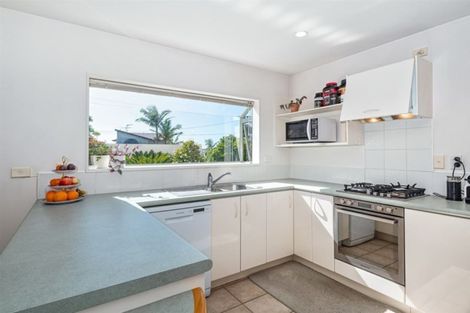 Photo of property in 1/140a East Coast Road, Forrest Hill, Auckland, 0620