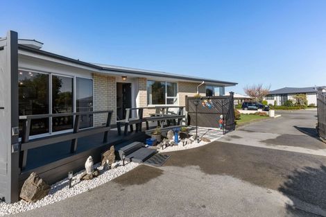 Photo of property in 26 Royal Park Drive, Parklands, Christchurch, 8083
