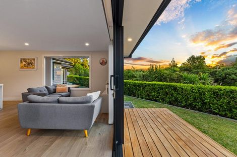 Photo of property in 13 Vogwill Road, Kumeu, 0810