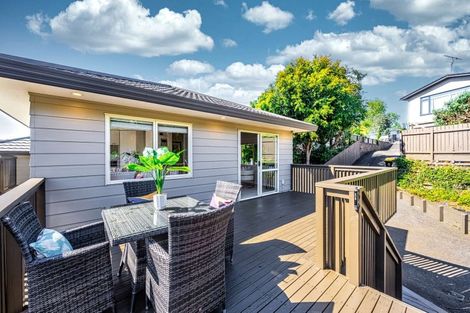 Photo of property in 30a Colmar Road, Mellons Bay, Auckland, 2014