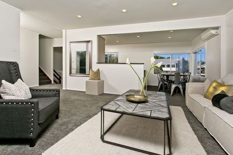 Photo of property in 58 Carlisle Road, Browns Bay, Auckland, 0630