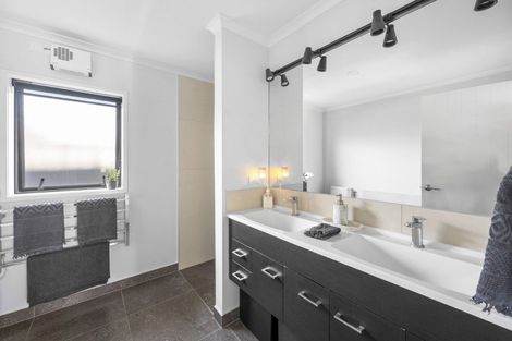 Photo of property in 7 Ruakituri Place, Te Awa, Napier, 4110