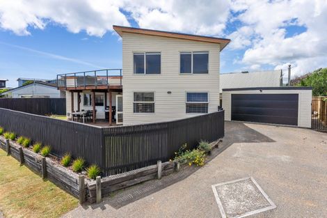 Photo of property in 1 Frances Street, Waikanae Beach, Waikanae, 5036