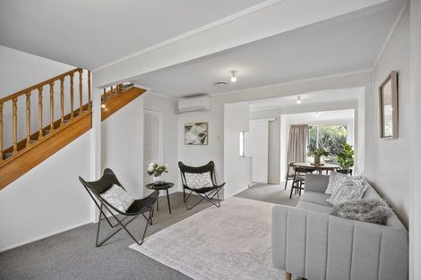 Photo of property in 5a Sunhaven Drive, Newlands, Wellington, 6037