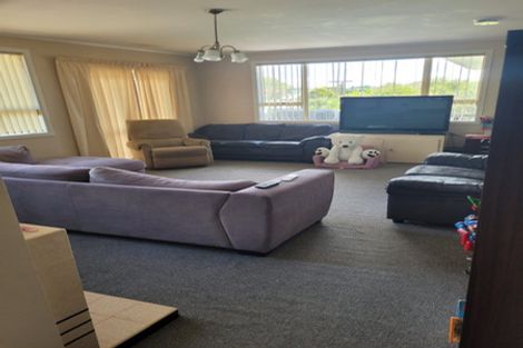 Photo of property in 21 Maui Pomare Street, Blockhouse Bay, Auckland, 0600