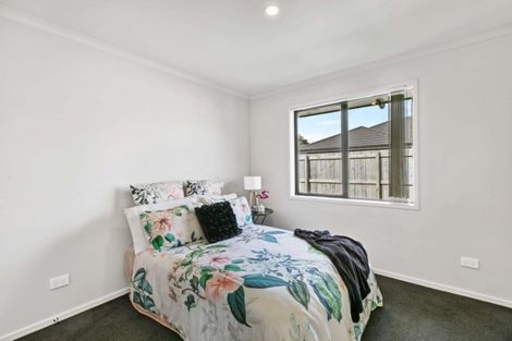 Photo of property in 37 Rainey Crescent, Papamoa Beach, Papamoa, 3118