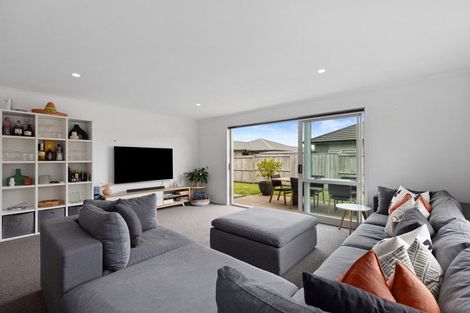 Photo of property in 19 Naeo Close, Papamoa Beach, Papamoa, 3118