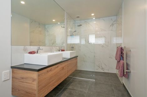 Photo of property in 20 Topping Place, Whitianga, 3510