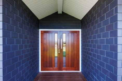 Photo of property in 21 Loveston Lane, Kelvin Grove, Palmerston North, 4470