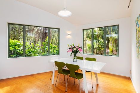 Photo of property in 11a Woodfern Crescent, Titirangi, Auckland, 0604