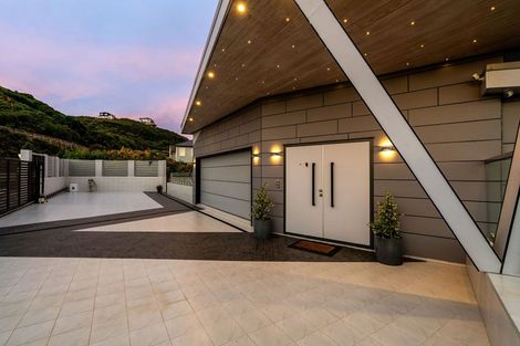 Photo of property in 35 Grumman Lane, Newlands, Wellington, 6037