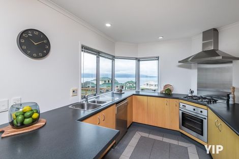 Photo of property in 75 Dress Circle, Newlands, Wellington, 6037