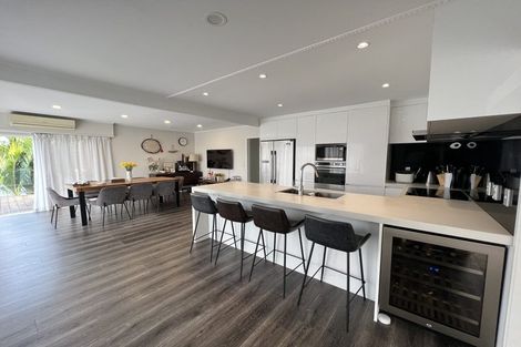 Photo of property in 2a Eastcliffe Road, Castor Bay, Auckland, 0620