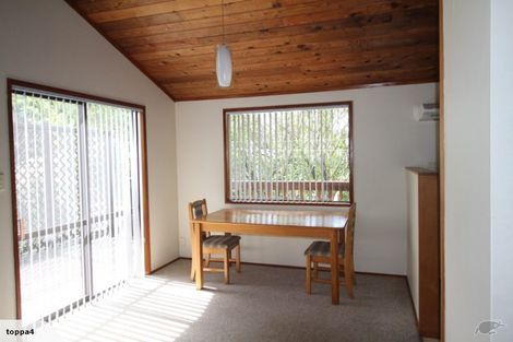 Photo of property in 2/11 Firle Place, Green Bay, Auckland, 0604