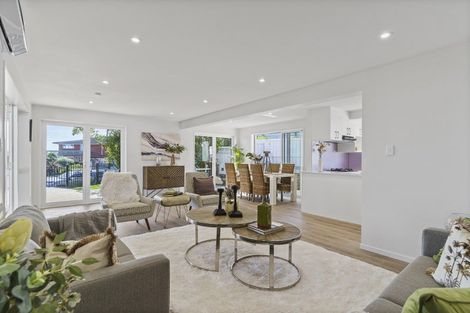 Photo of property in 16 Paisley Street, Mellons Bay, Auckland, 2014