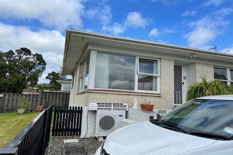 Photo of property in 2/17 Jenelin Road, Glendene, Auckland, 0602