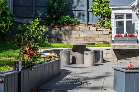 Photo of property in 102 Paremata Road, Paremata, Porirua, 5024