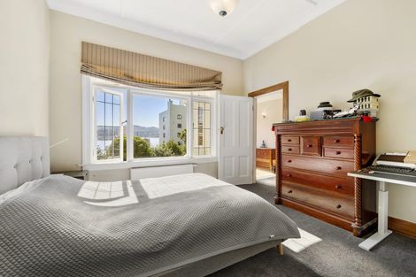 Photo of property in 210 Oriental Parade, Oriental Bay, Wellington, 6011
