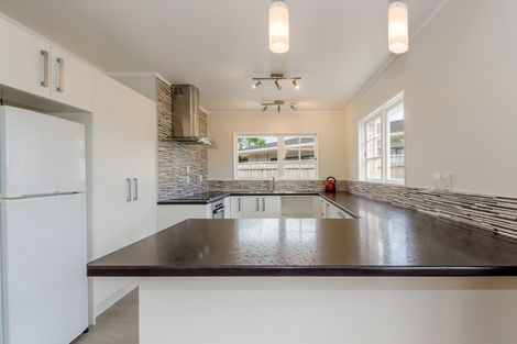 Photo of property in 15 Rewarewa Crescent, Waikanae, 5036