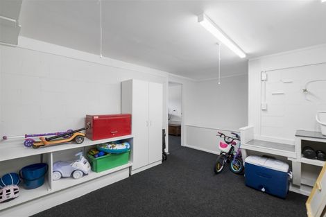 Photo of property in 14 Paulange Place, Pakuranga Heights, Auckland, 2010