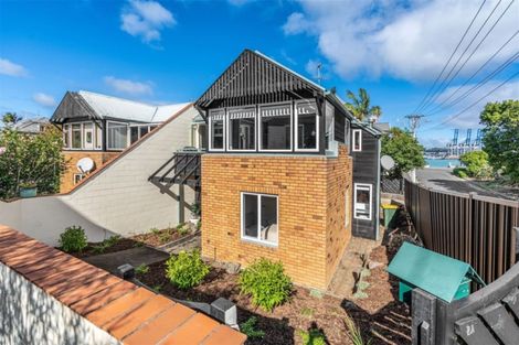 Photo of property in 1/2a Spring Street, Devonport, Auckland, 0624