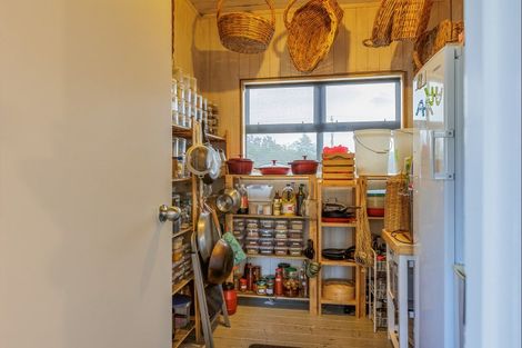 Photo of property in 100 Cole Street, Dannevirke, 4930