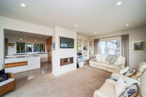 Photo of property in 16 Links Drive, Waiwhakaiho, New Plymouth, 4312