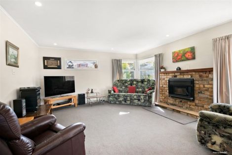 Photo of property in 12 Crystal Avenue, Glendene, Auckland, 0602