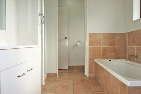 Photo of property in 17 Marblewood Grove, Pukekohe, 2120