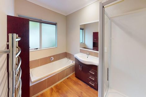 Photo of property in 27 Johnstone Drive, Fitzherbert, Palmerston North, 4410