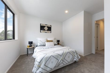 Photo of property in 21 Morihana Close, Glen Eden, 0602