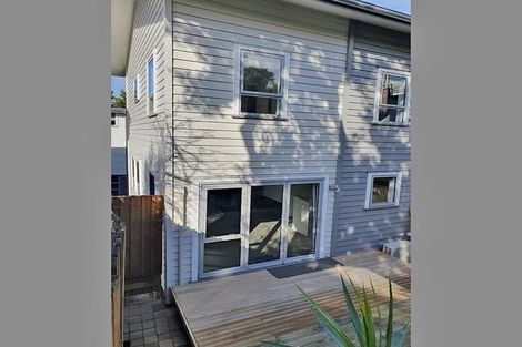 Photo of property in 6/13 Kaihu Street, Northcote, Auckland, 0627