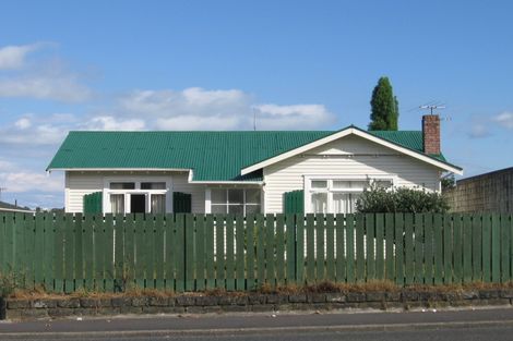 Photo of property in 3208a Great North Road, New Lynn, Auckland, 0600