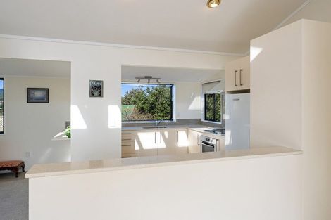 Photo of property in 18 Ara Kuaka, Waikanae Beach, Waikanae, 5036