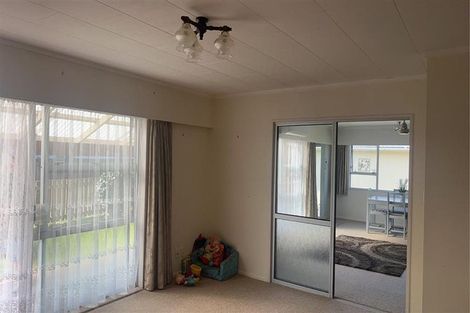 Photo of property in 2 Winslow Place, Levin, 5510