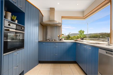 Photo of property in 15 Tainui Terrace, Tawa, Wellington, 5028