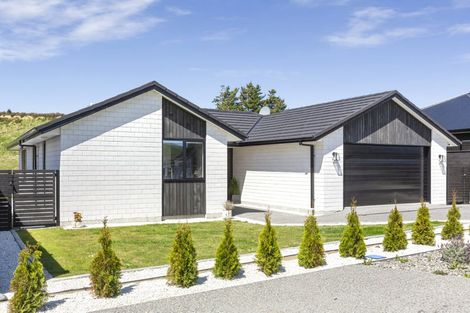 Photo of property in 3 Foremast Place, Whitby, Porirua, 5024