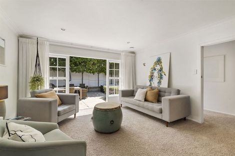 Photo of property in 16 Anakiwa Place, Milford, Auckland, 0620